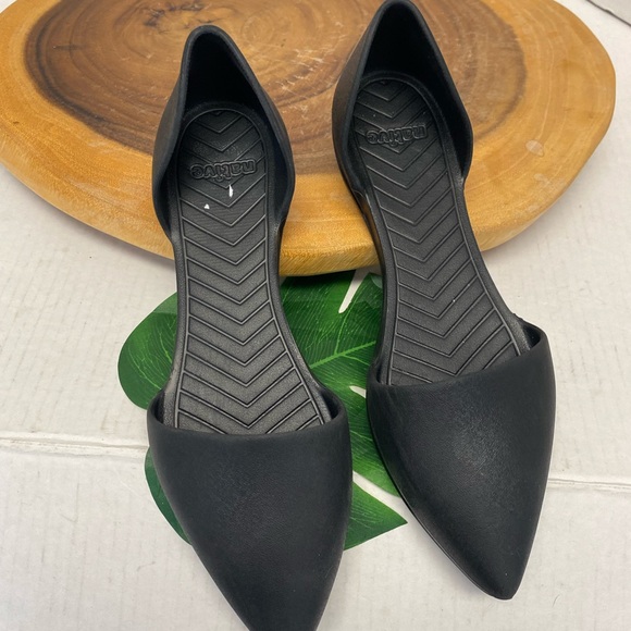 Native Pointed Toe Light Weight Flats - Picture 3 of 7